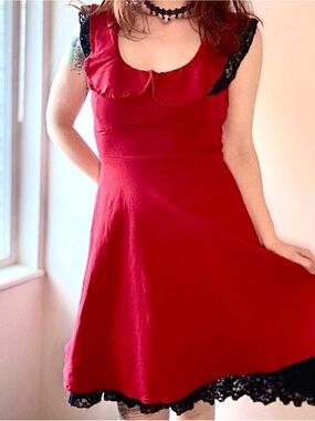 Hot Topic Red Fit & Flare Skater Dress Black Lace Trim Goth Grunge Coquette M